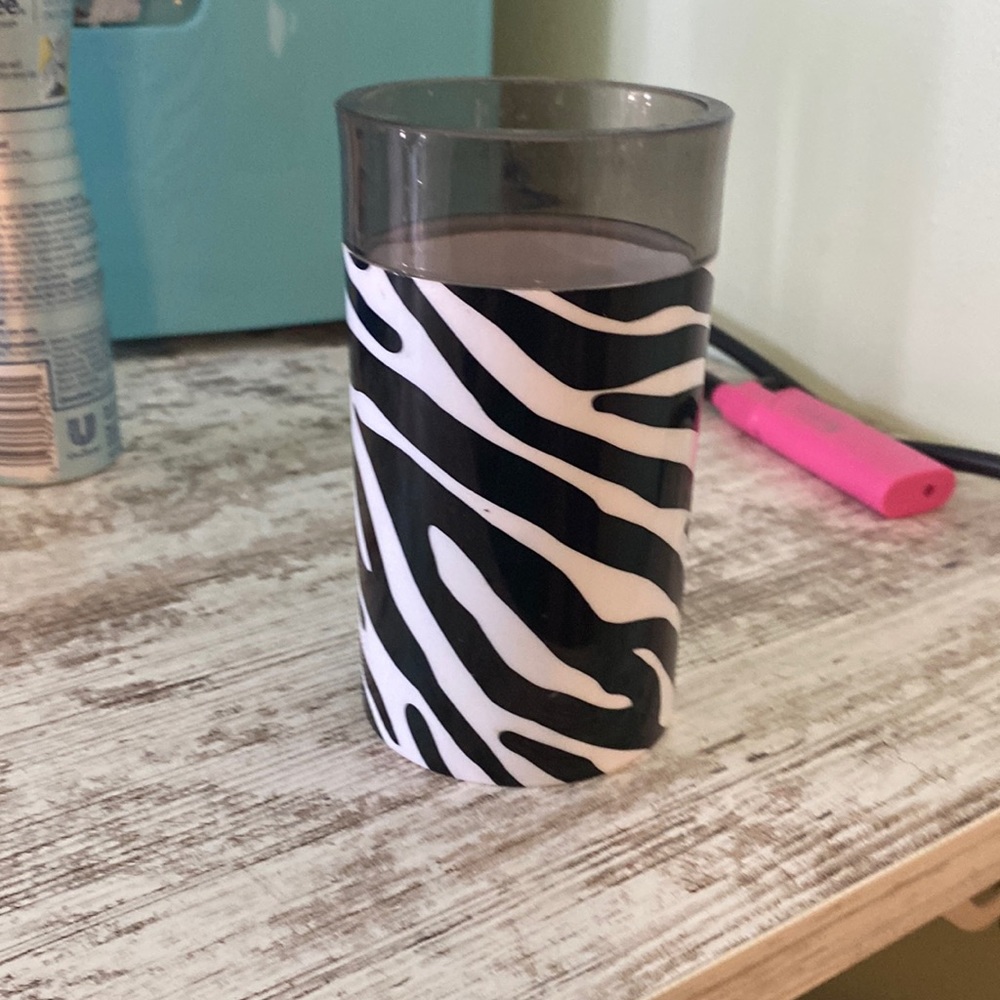 Makeup brush holder